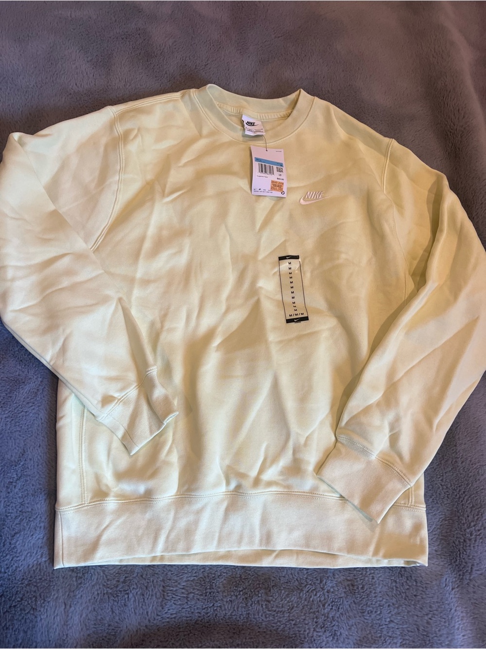Nike Men’s Butter Yellow Solid Crewneck Pullover Sweatshirt Long Sleeve Size M